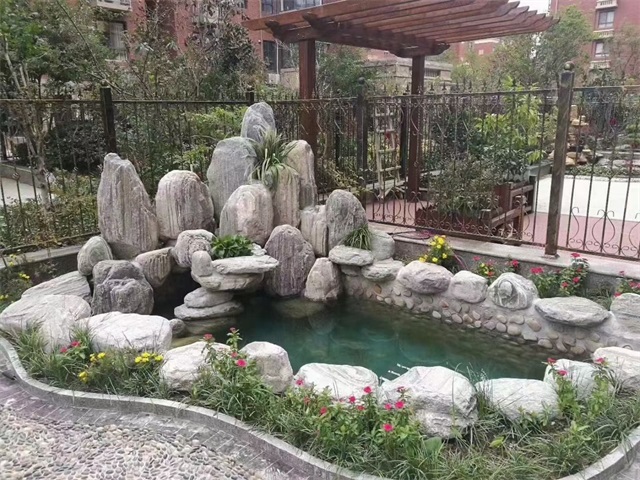 江汉济南别墅庭院假山鱼池